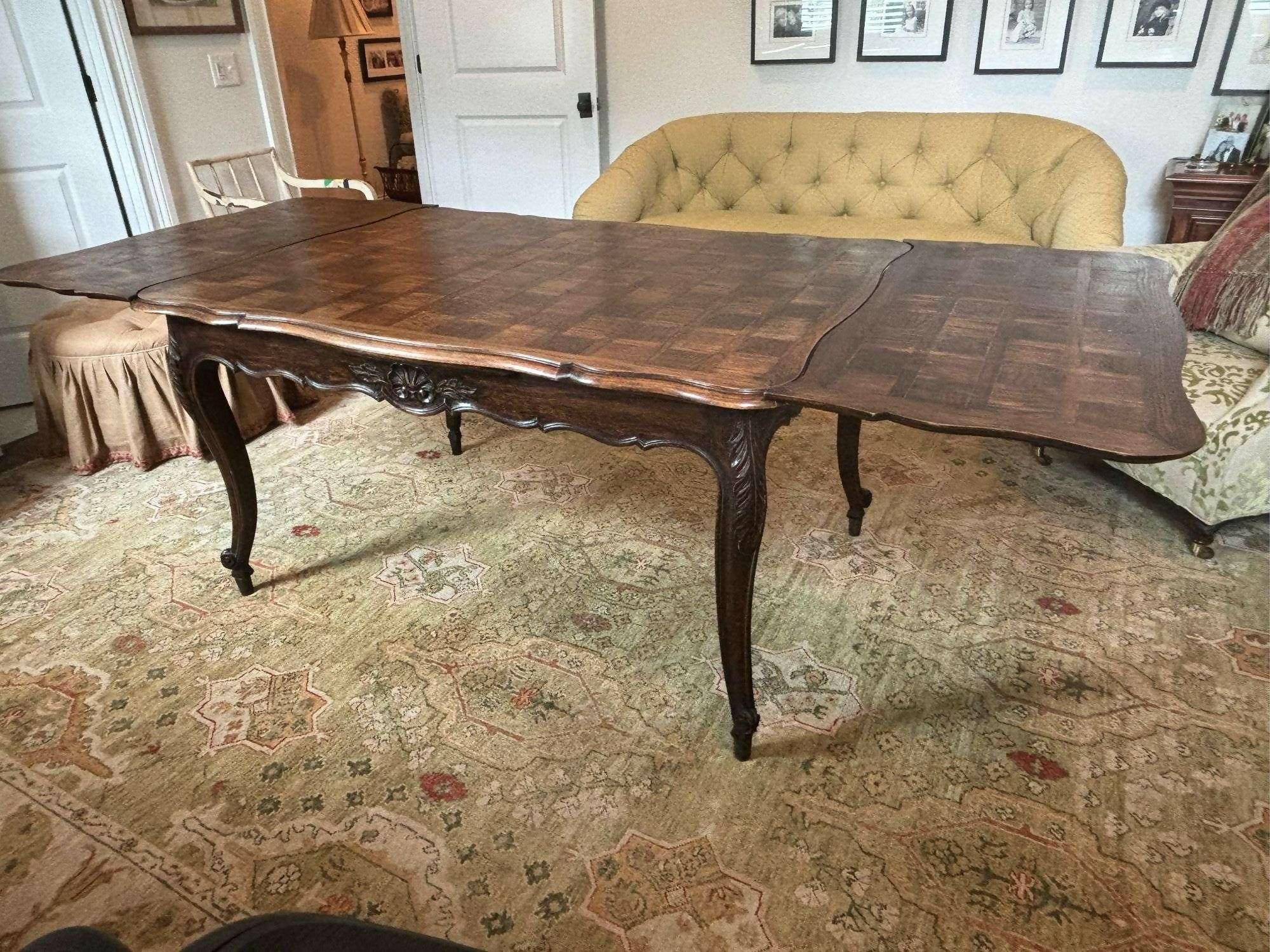 STUNNING FRENCH DINING ROOM TABLE WITH PULL OUT LEAVES