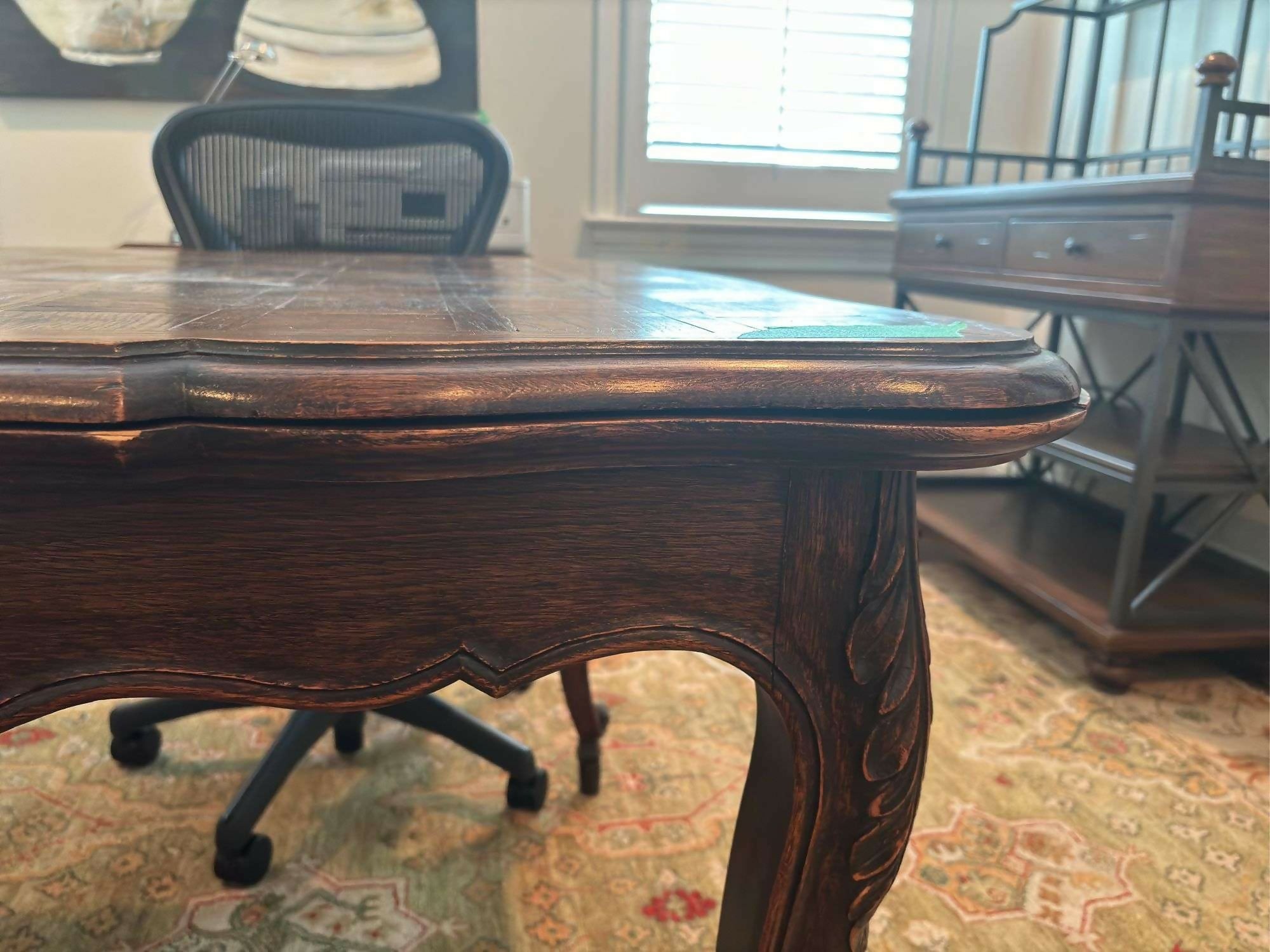 STUNNING FRENCH DINING ROOM TABLE WITH PULL OUT LEAVES