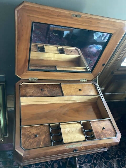 VICTORIAN SEWING STAND